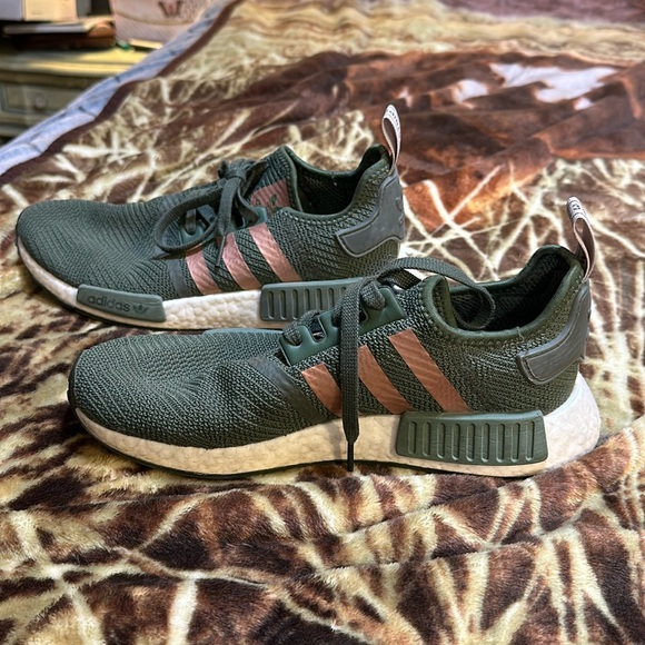 ADIDAS THREE STRIPES FASHION SHOES. L@@K - Picture 1 of 9